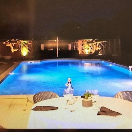 Sous Les Pins Hotell Étoile-sur-Rhône Eksteriør bilde