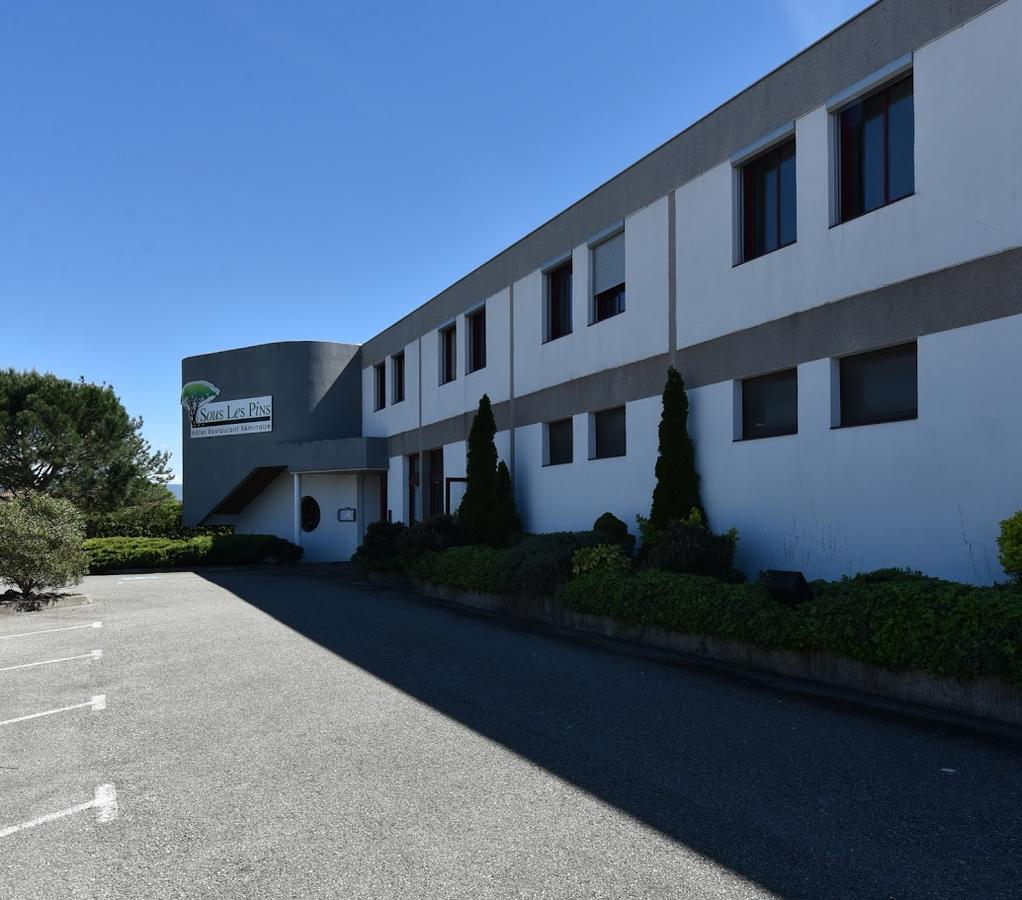 Sous Les Pins Hotell Étoile-sur-Rhône Eksteriør bilde